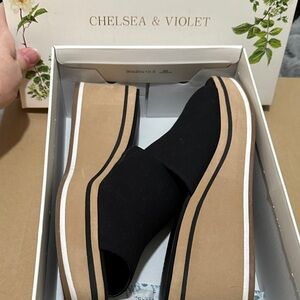 Chelsea & Violet Black and Tan Platform Shoes